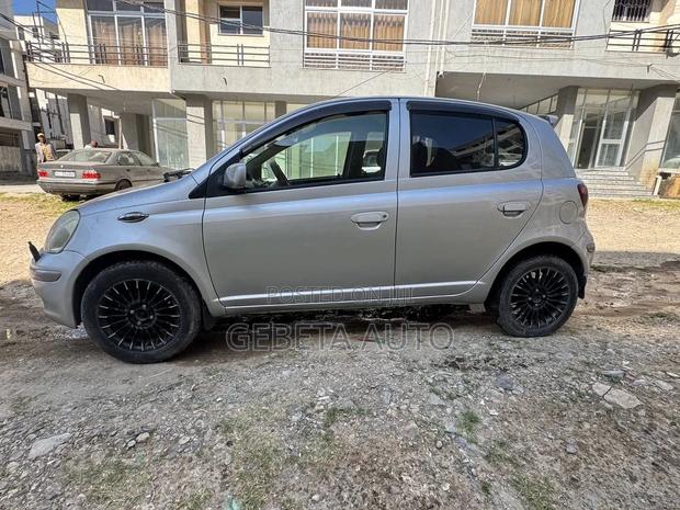 Toyota Vitz 2002