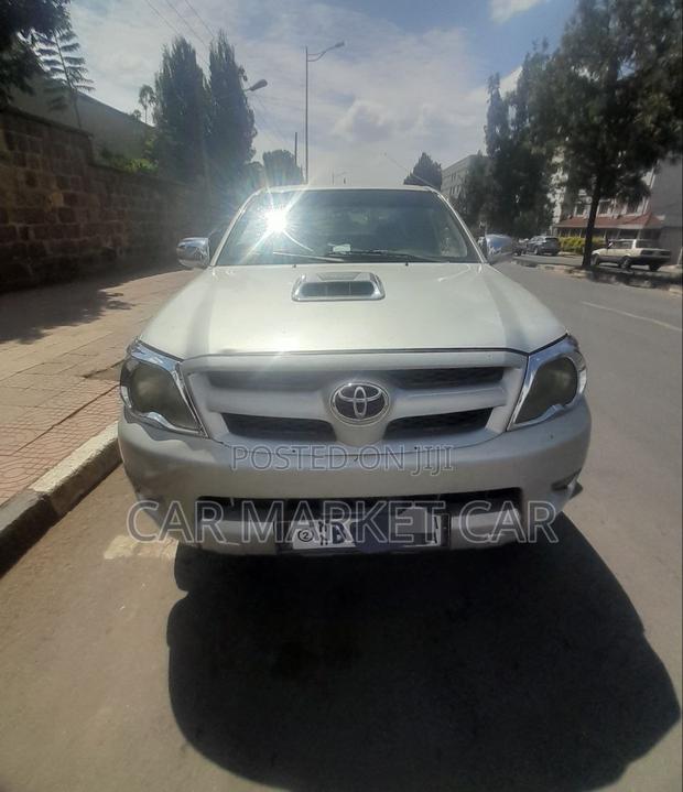 Toyota Hilux 2.5 D-4D 2007 Gold