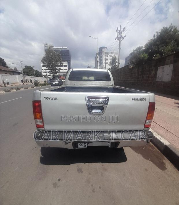 Toyota Hilux 2.5 D-4D 2007 Gold