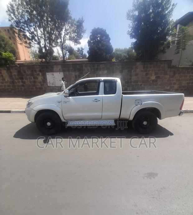 Toyota Hilux 2.5 D-4D 2007 Gold