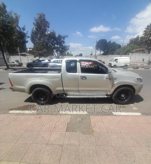 Toyota Hilux 2.5 D-4D 2007 Gold