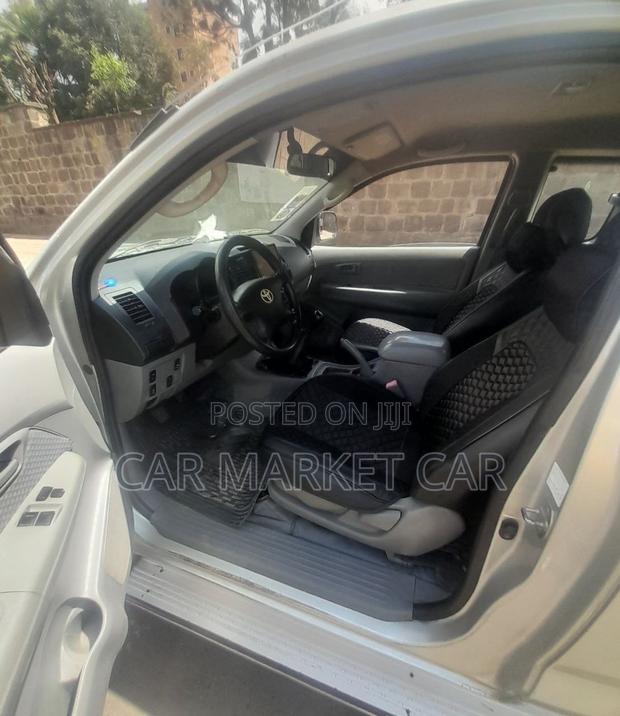 Toyota Hilux 2.5 D-4D 2007 Gold