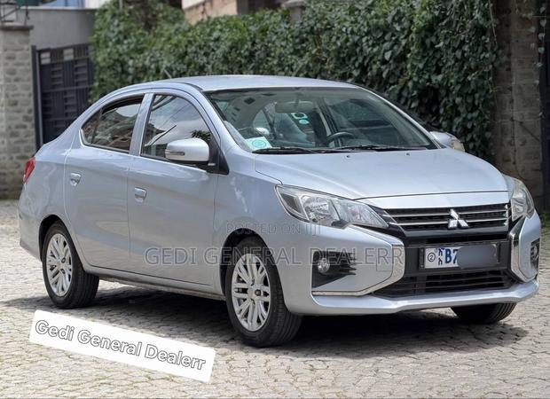 Mitsubishi Attrage 2021 Silver