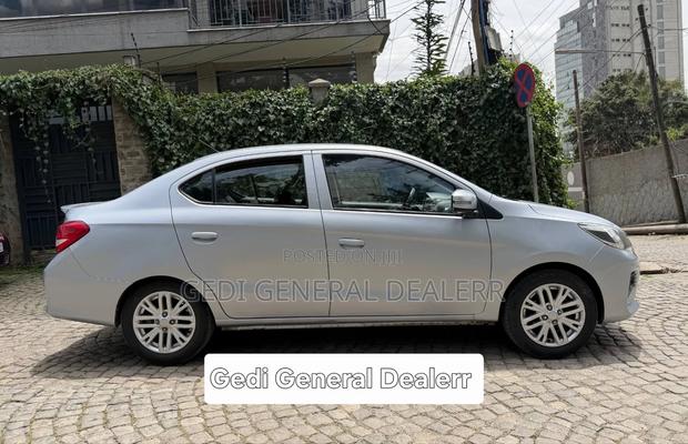 Mitsubishi Attrage 2021 Silver