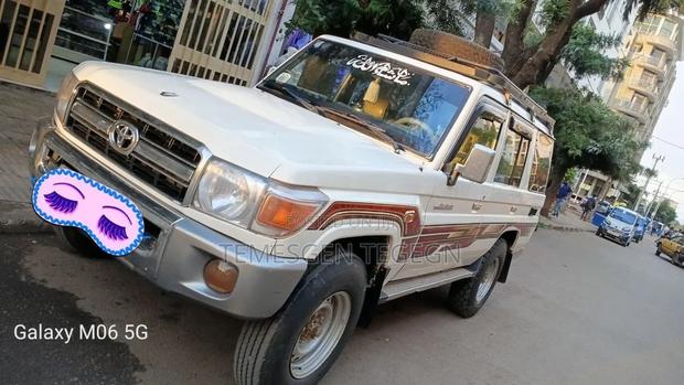 Toyota Land Cruiser 2008 White