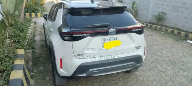 Toyota Yaris Cross 1.5 Hybrid FWD 2024 White