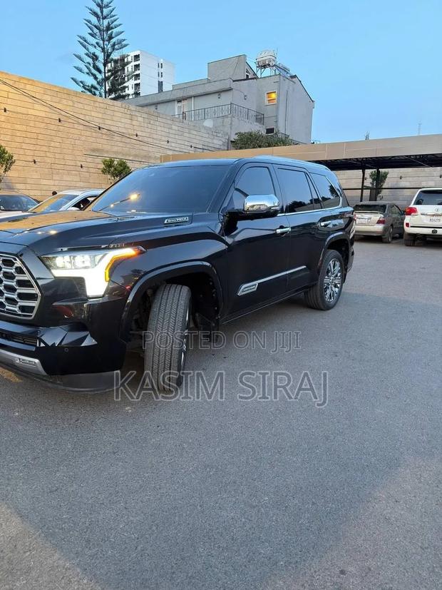 Toyota Sequoia Capstone 4WD 2024 Gray