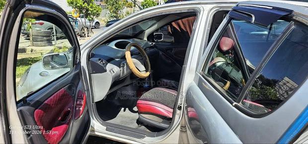 Toyota Vitz 2001 Silver