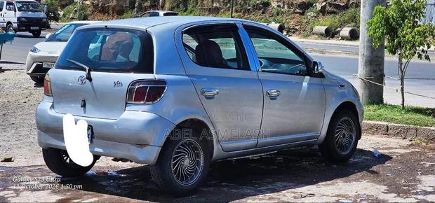 Toyota Vitz 2001 Silver
