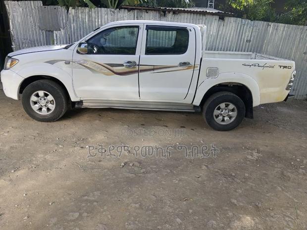 Toyota Hilux 2007 White