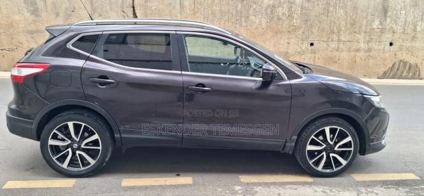 Nissan Qashqai 2017 Brown