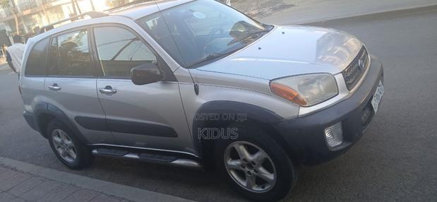 Toyota RAV4 Base FWD 2001 Silver