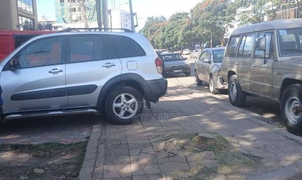 Toyota RAV4 Base FWD 2001 Silver