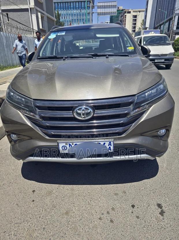 Toyota Rush 2021 Gold