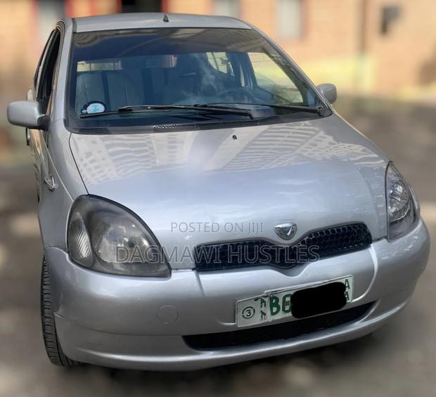 Toyota Vitz 2001 Silver