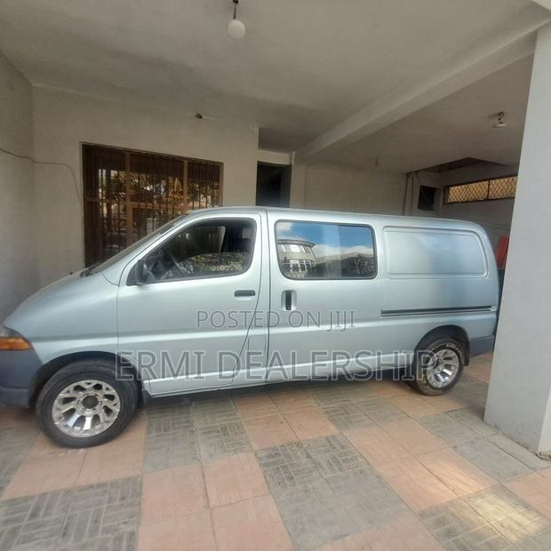 Toyota Grand HiAce 1999 Blue