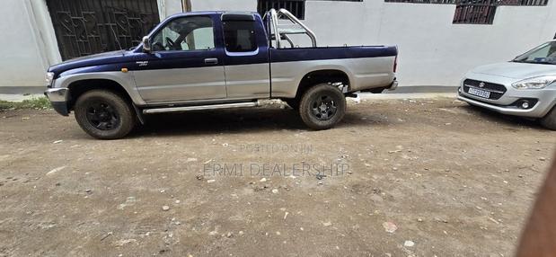 Toyota Hilux 2002 Silver