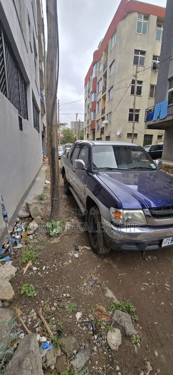 Toyota Hilux 2002 Silver