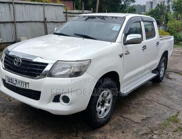 Toyota Hilux 2011 White