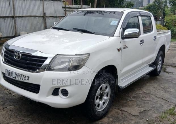 Toyota Hilux 2011 White