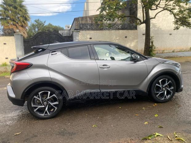 Toyota C-HR XLE Prermium FWD (2.0L 4cyl 2AM) 2018 Silver