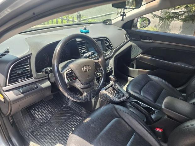 Hyundai Avante 2017 Gray