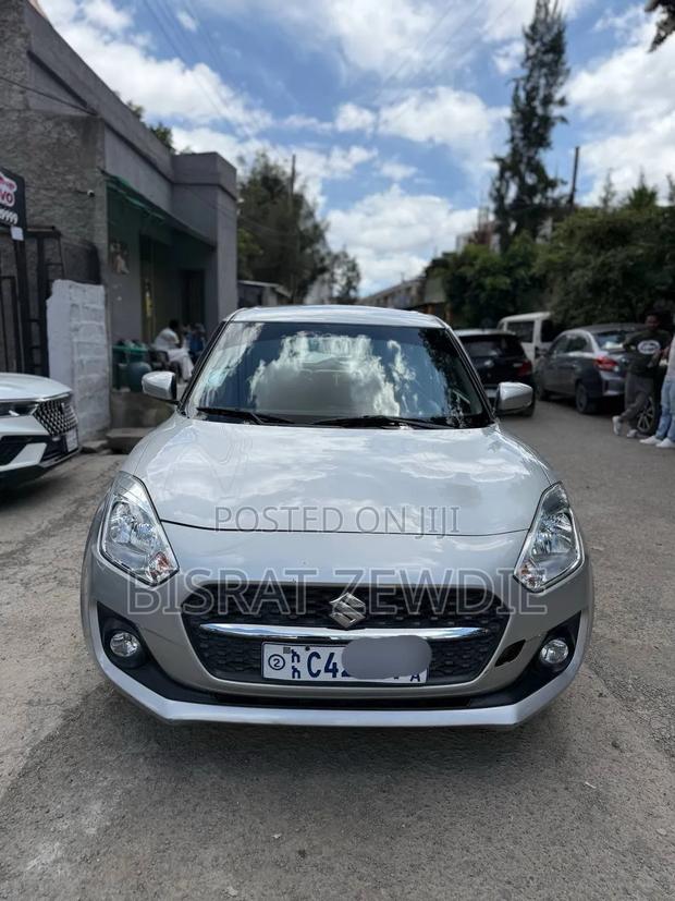 Suzuki Swift 2022 Silver