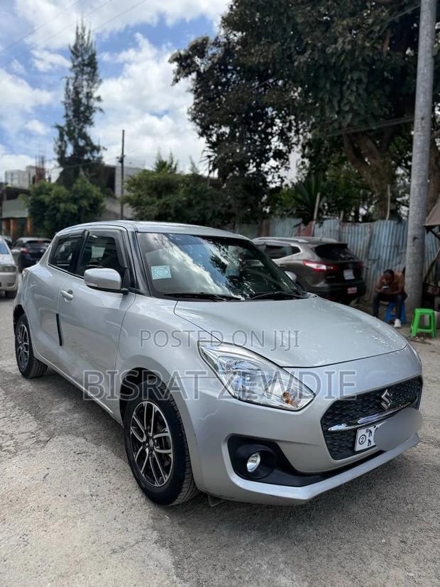 Suzuki Swift 2022 Silver