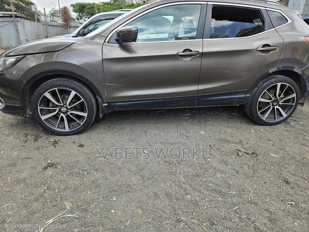 Nissan Qashqai 2017 Brown