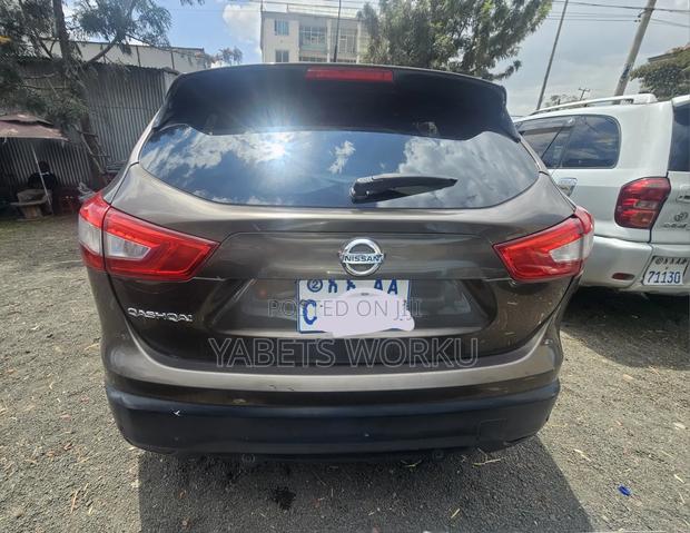 Nissan Qashqai 2017 Brown