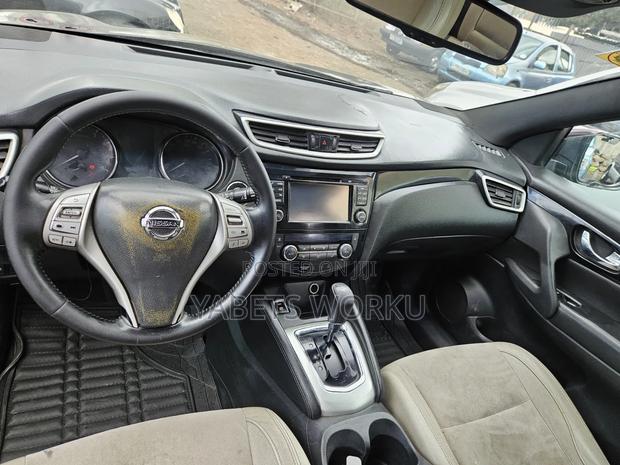 Nissan Qashqai 2017 Brown