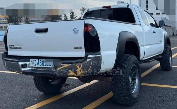 Toyota Tacoma 2012 White