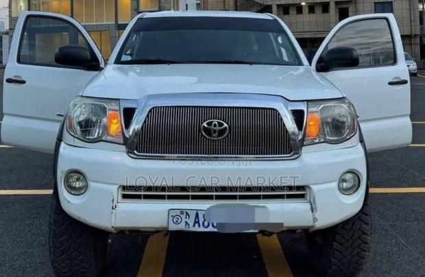 Toyota Tacoma 2012 White