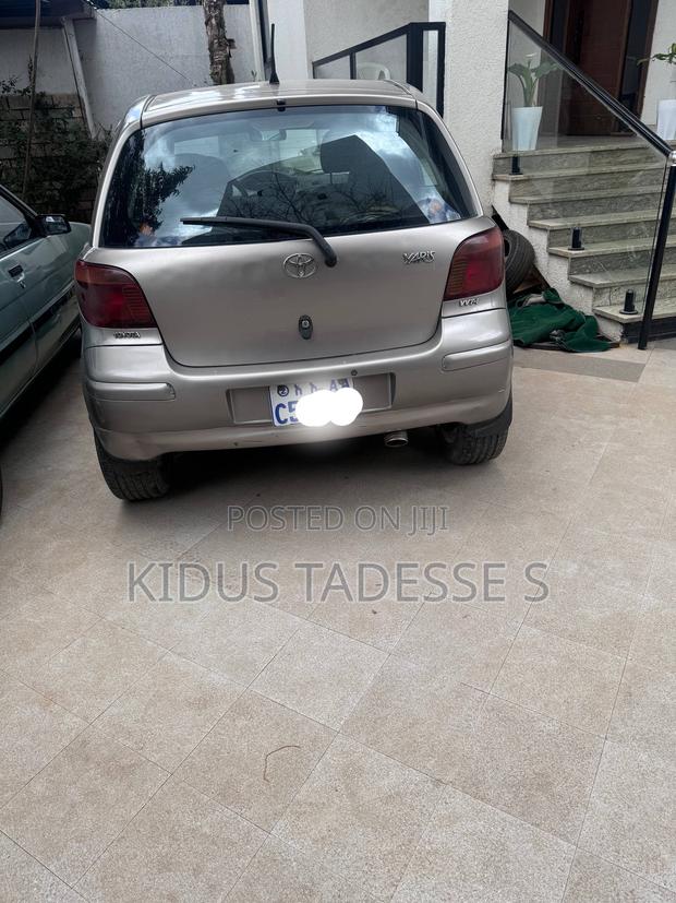 Toyota Yaris 2004 Gray
