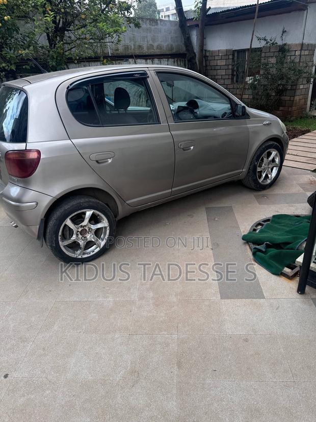 Toyota Yaris 2004 Gray