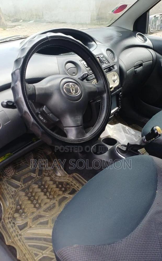 Toyota Yaris 2003 Gray