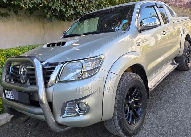 Toyota Hilux 3.0 D-4D 4x4 2013 Gold