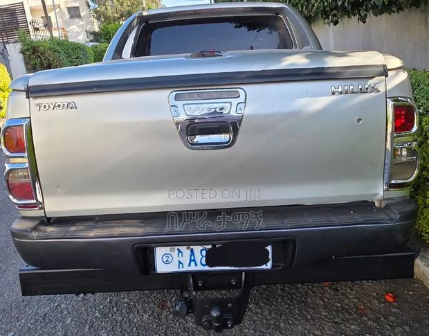 Toyota Hilux 3.0 D-4D 4x4 2013 Gold