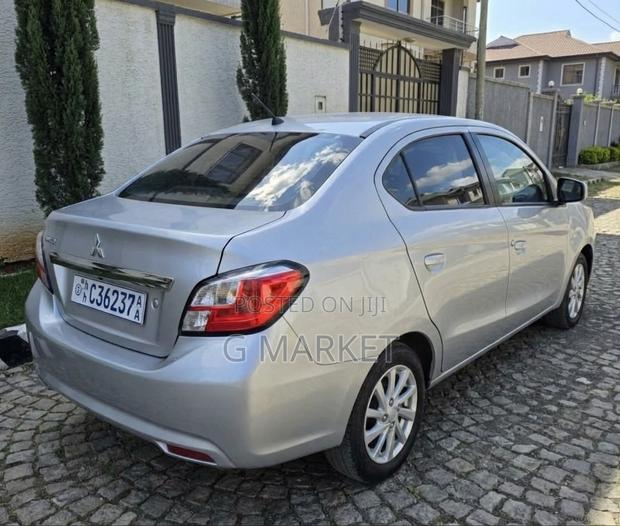 Mitsubishi Attrage 2022 Silver