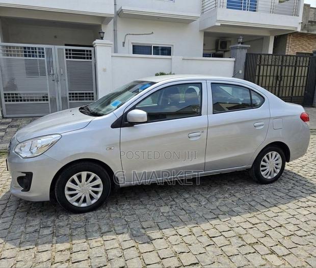 Mitsubishi Attrage 2022 Silver