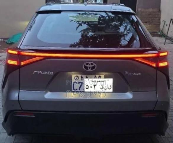 Toyota bZ4X XLE AWD 2024 Silver