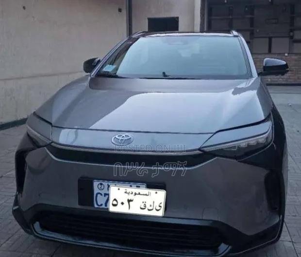 Toyota bZ4X XLE AWD 2024 Silver