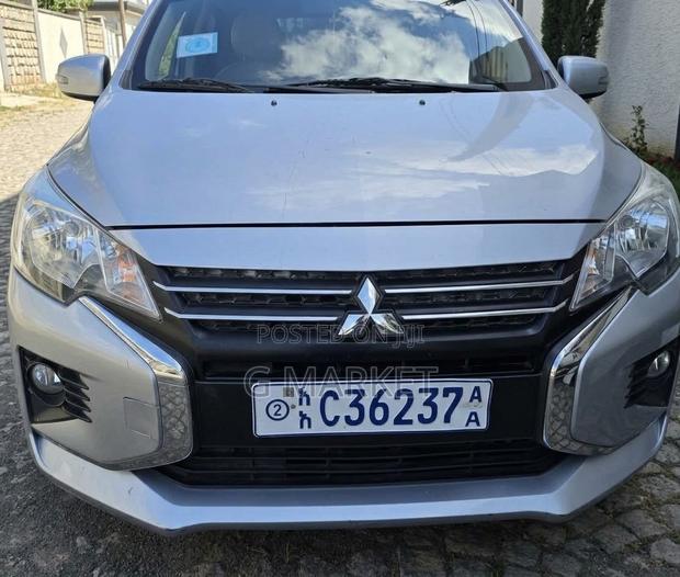 Mitsubishi Attrage 2022 Silver