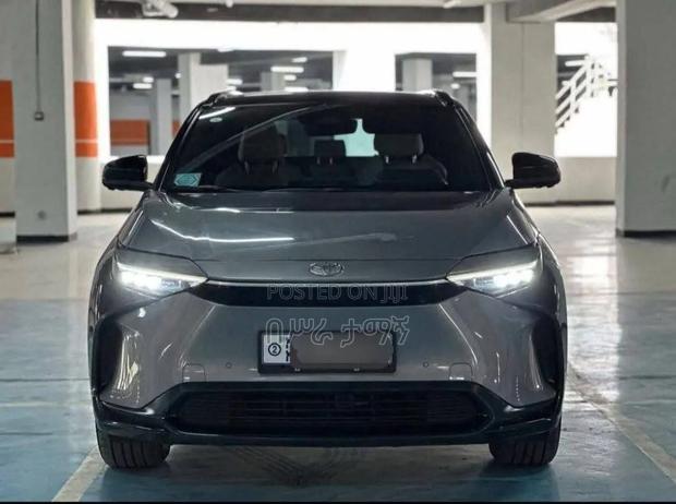 Toyota bZ4X 71.4 kWh AWD 2023 Silver