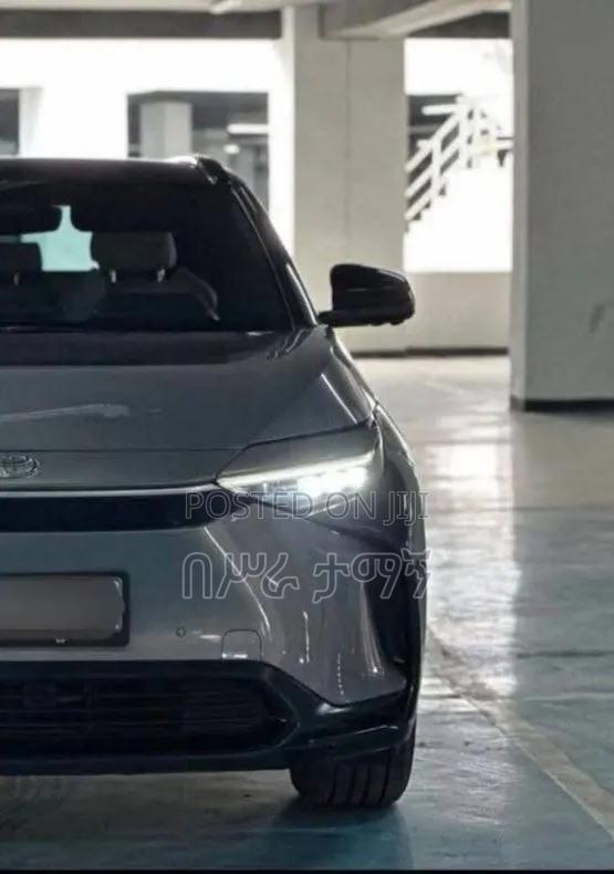 Toyota bZ4X 71.4 kWh AWD 2023 Silver