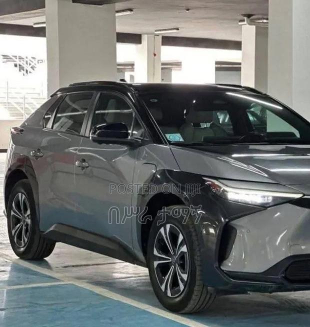 Toyota bZ4X 71.4 kWh AWD 2023 Silver