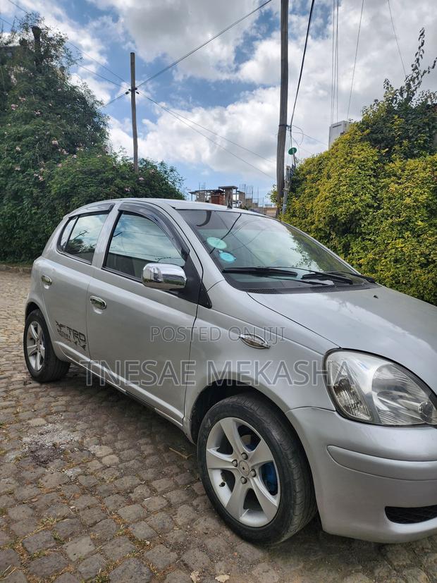 Toyota Vitz 2002 Silver