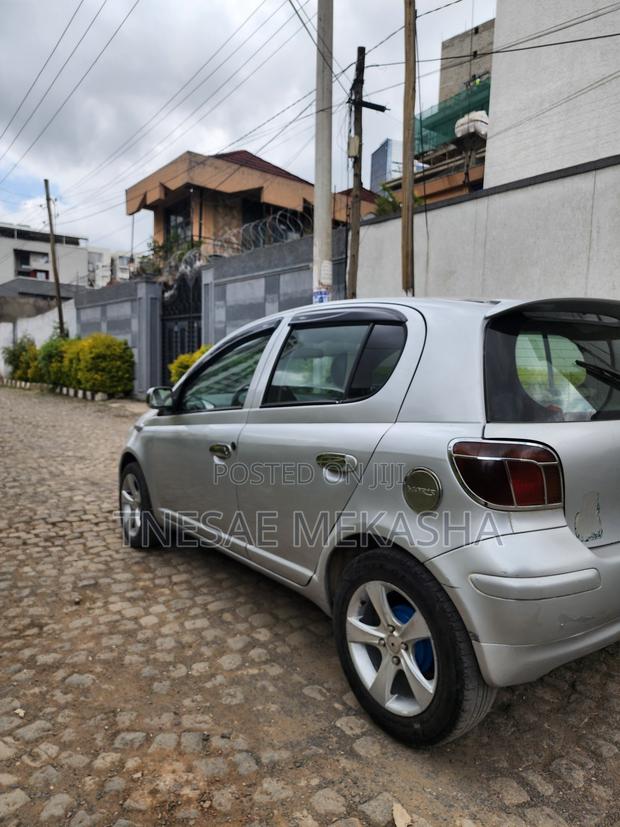 Toyota Vitz 2002 Silver