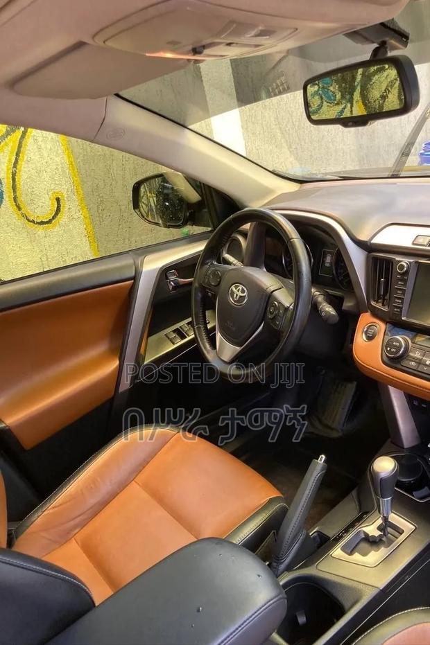Toyota RAV4 LE 4dr SUV (2.5L 4cyl 6A) 2018 Black