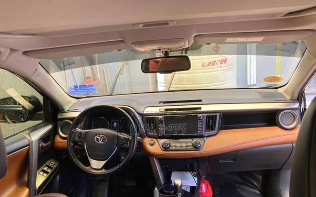 Toyota RAV4 LE 4dr SUV (2.5L 4cyl 6A) 2018 Black